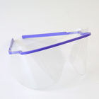 El desgaste protector dental anti de Coronavirus, empaña las gafas de seguridad de la prueba con el marco y la película