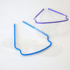 El desgaste protector dental anti de Coronavirus, empaña las gafas de seguridad de la prueba con el marco y la película